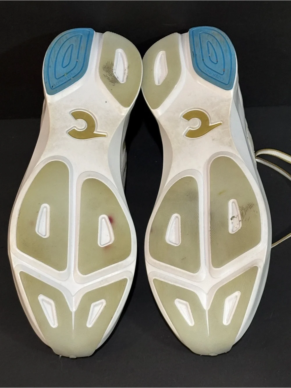 Courser Uno Women’s Sneakers – White Luxe / Gold – Size 11